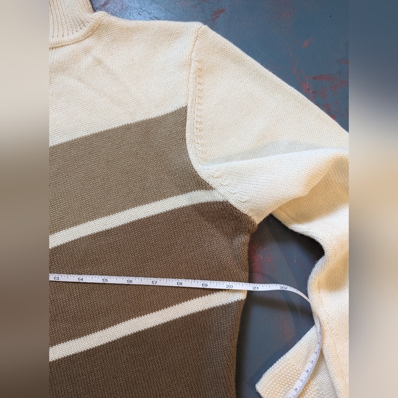 💙 ALFRED DUNNER 💙 Brown + White Fringed Turtleneck Sweater - Picture 3 of 3